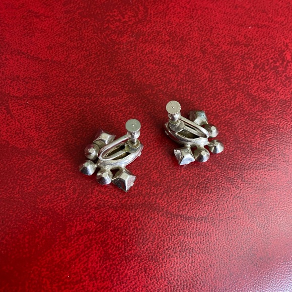 Vintage Art Deco Prong Set Rhinestone Screw Back Earrings w/ Large Center Stone - Picture 2 of 4
